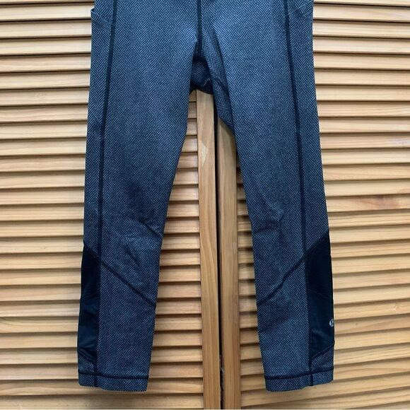 Lululemon Athletica Crop Leggings size 6 - Picture 4 of 7
